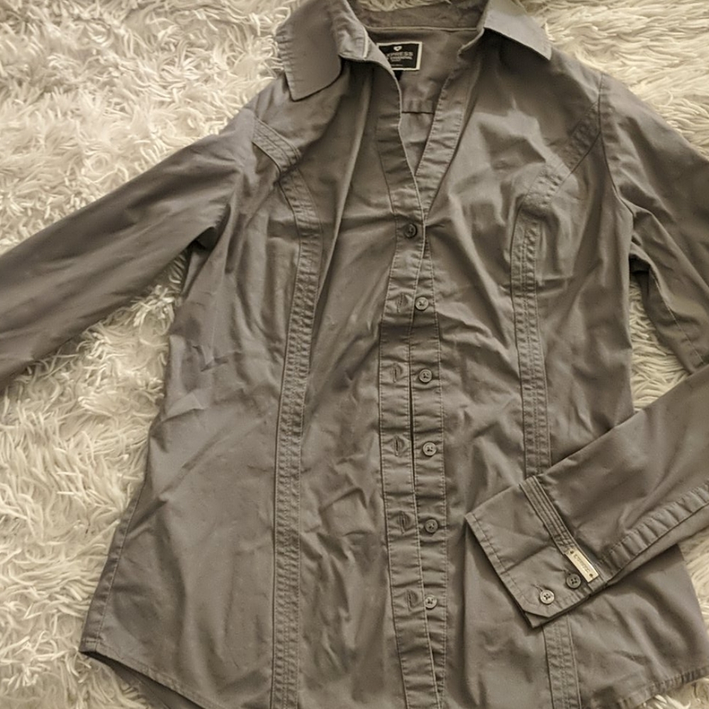 Very flattering Express essential shirt